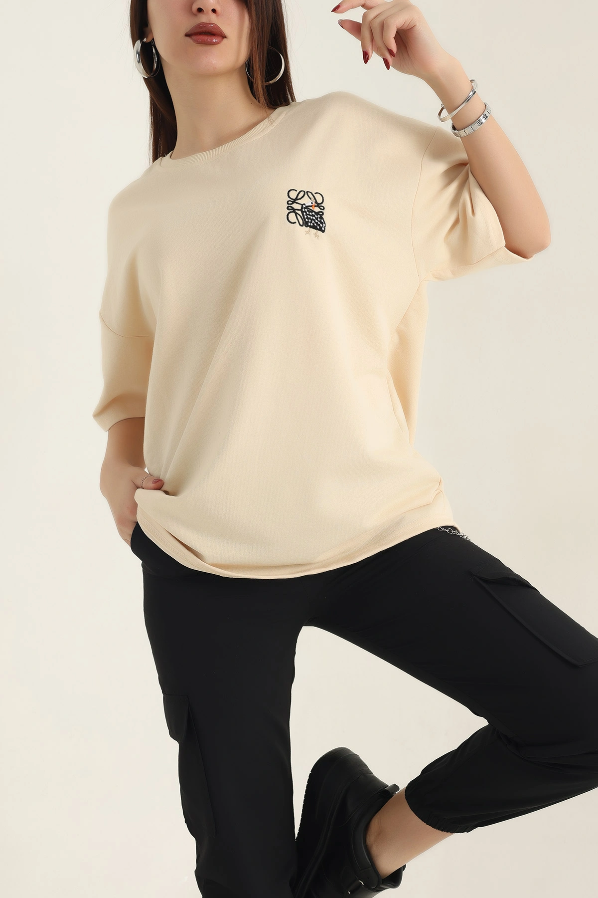 Sarı Nakışlı Bisiklet Yaka Oversize İki Bayan Tişört 337636