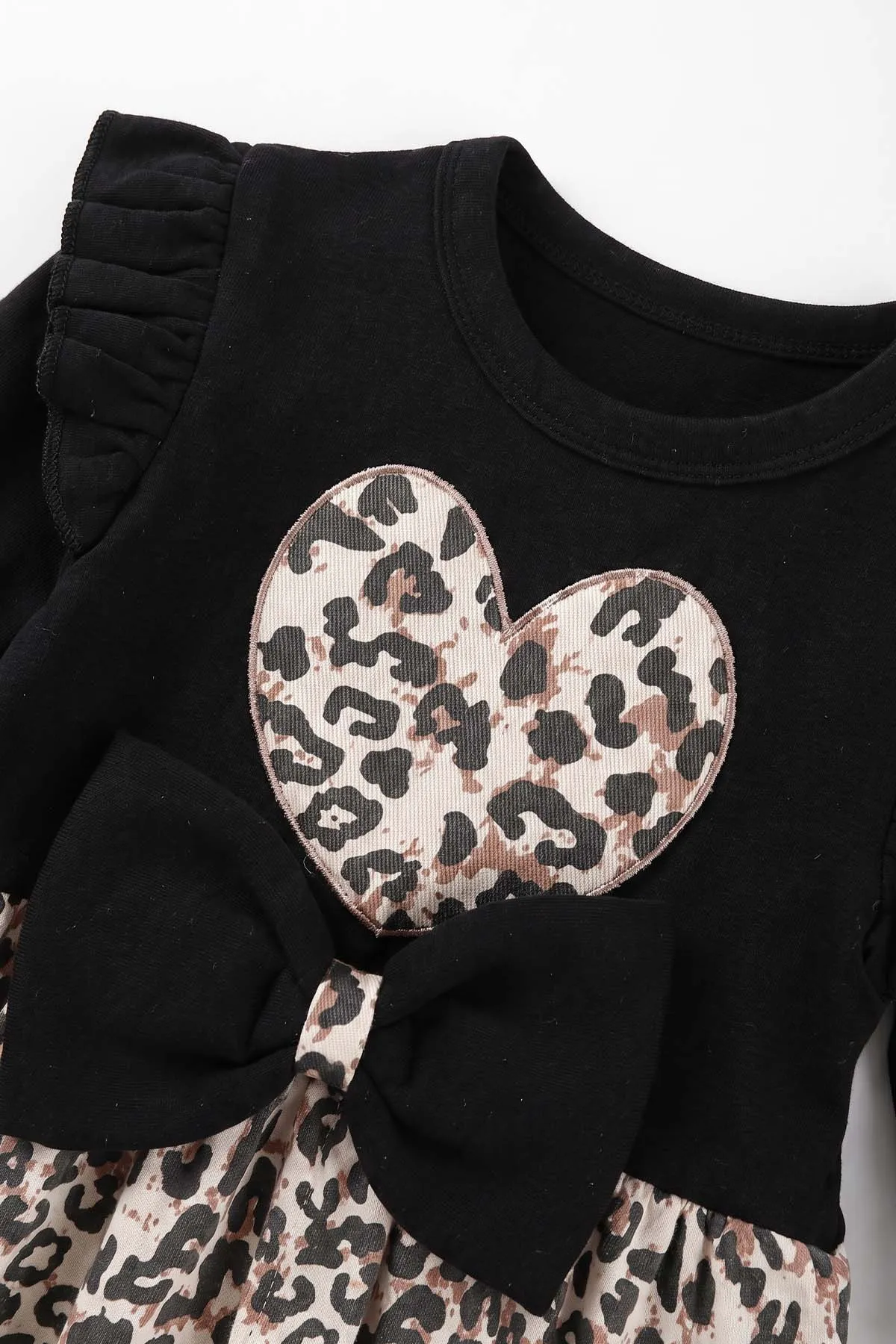 Siyah (0-9 Ay)Fiyonklu Leopar Desen Kalp Nakışlı Omuzdan Fırfırlı ve Bandanalı Kız Bebek Tulum 475997