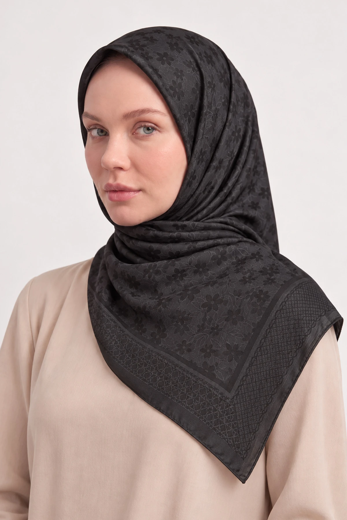 Siyah 100x100 Cm Aura İpeksi Premium Pano Jakar Eşarp 494335