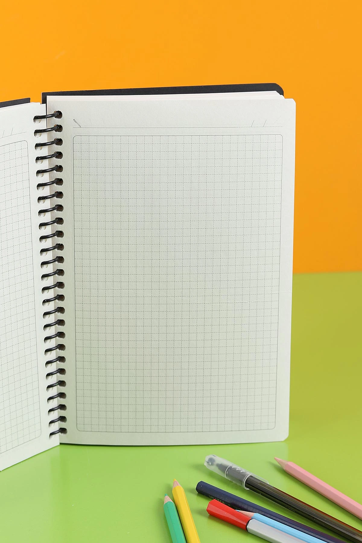 Siyah 17x24 Tokaç Beyaz Kapak Lazer Kesim Defter Kareli 100 Yaprak 279303