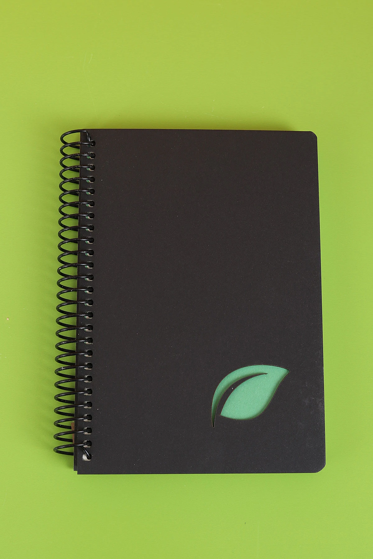 Siyah 17x24 Tokaç Beyaz Kapak Lazer Kesim Defter Kareli 100 Yaprak 279303