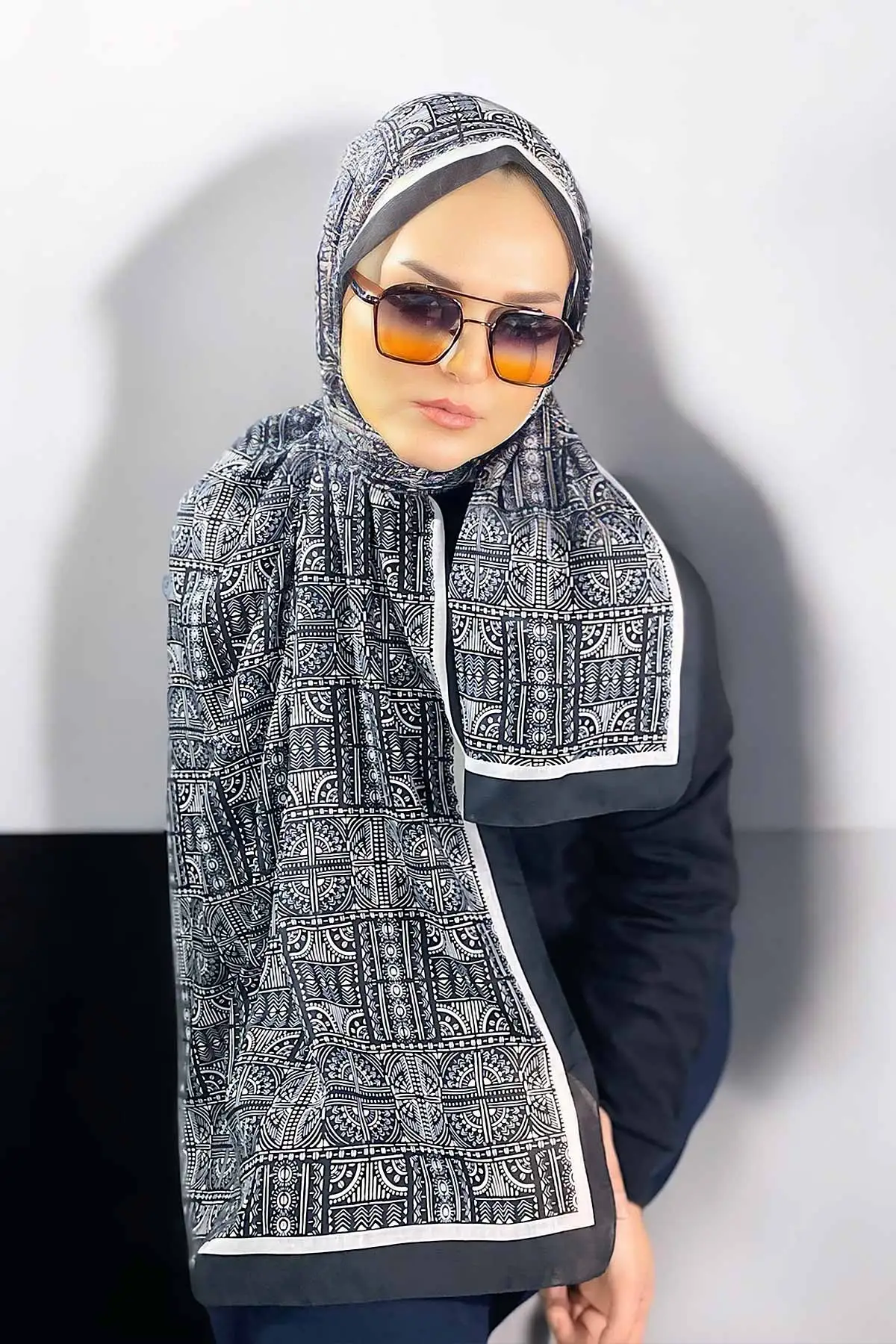 Siyah 180X70 cm Dijital Baskı Retro Desenli Pamuk Şal 335045