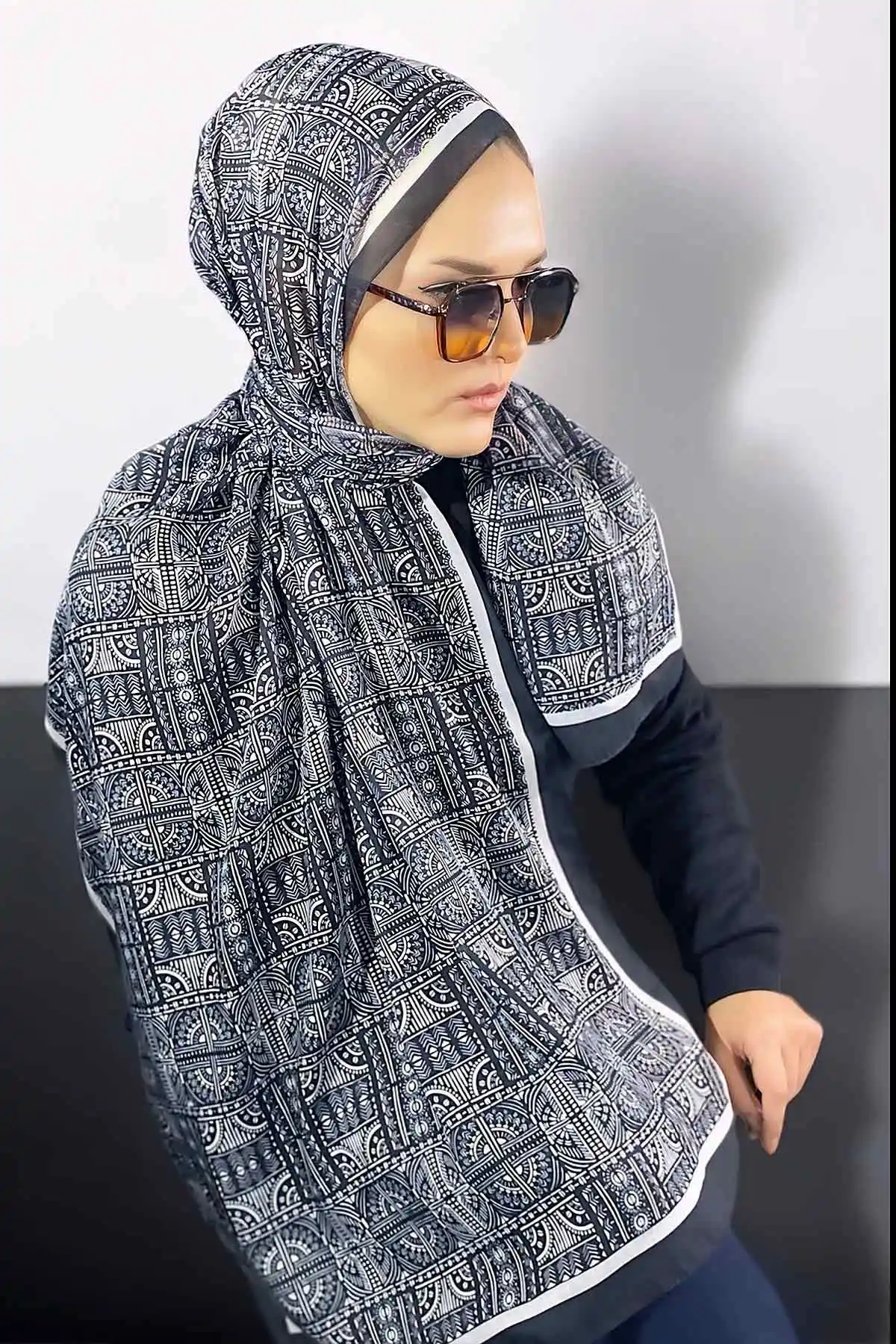 Siyah 180X70 cm Dijital Baskı Retro Desenli Pamuk Şal 335045