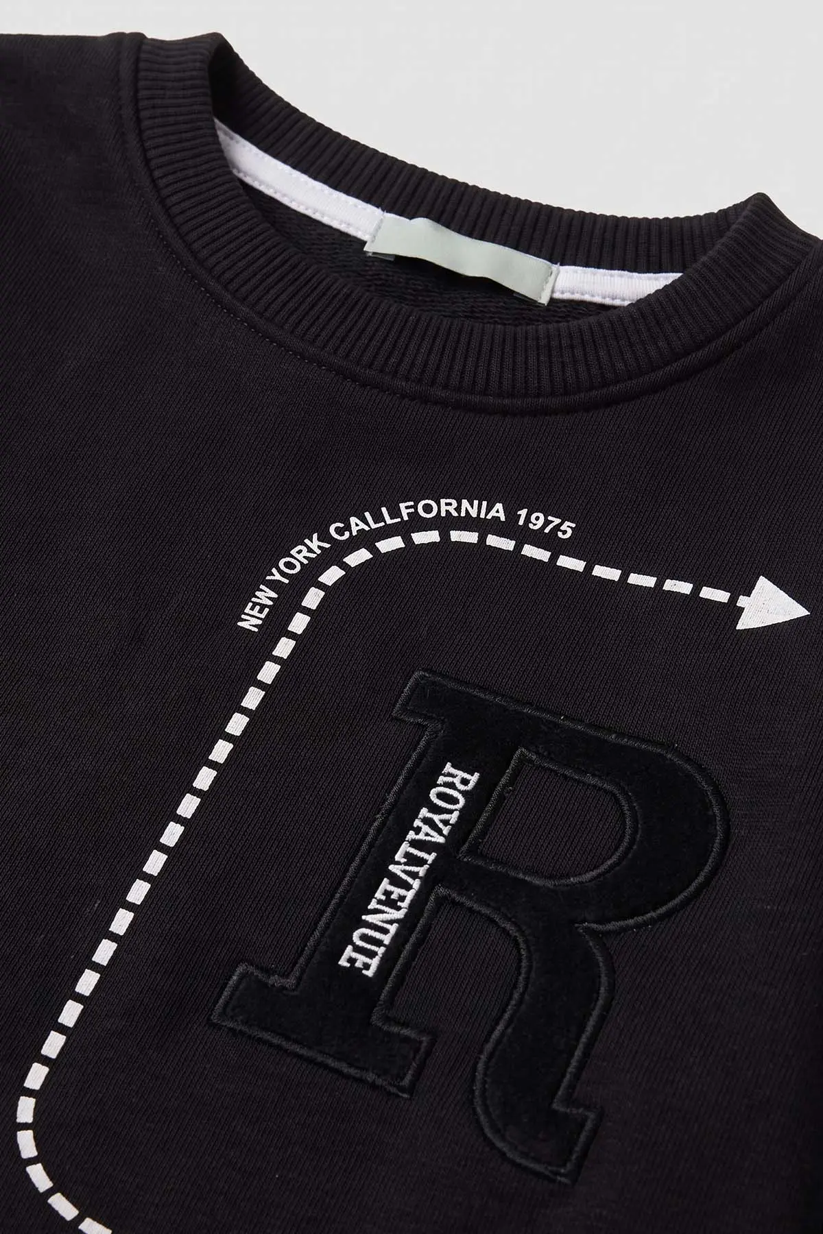 Siyah (2-12 Yaş) R Nakışlı İçi Şardonlu Erkek Çocuk Sweatshirt 483306