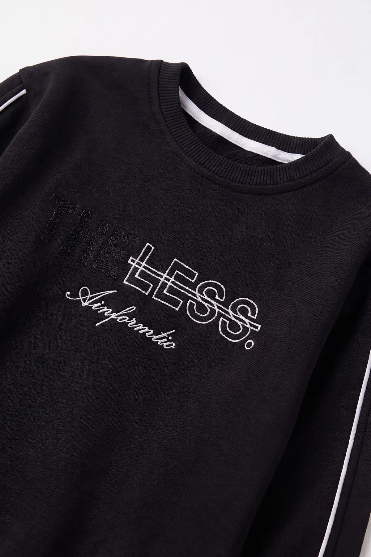 Siyah (2-12 Yaş) Theless Nakışlı  İçi Şardonlu Erkek  Çocuk Sweatshirt 483293