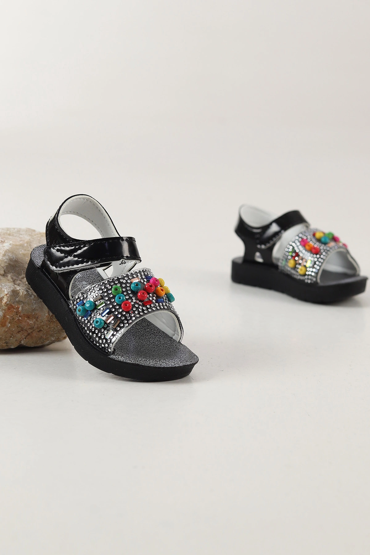 Siyah ( 23 - 25 ) Taşlı Boncuk Detaylı Kız Bebek Sandalet 445099