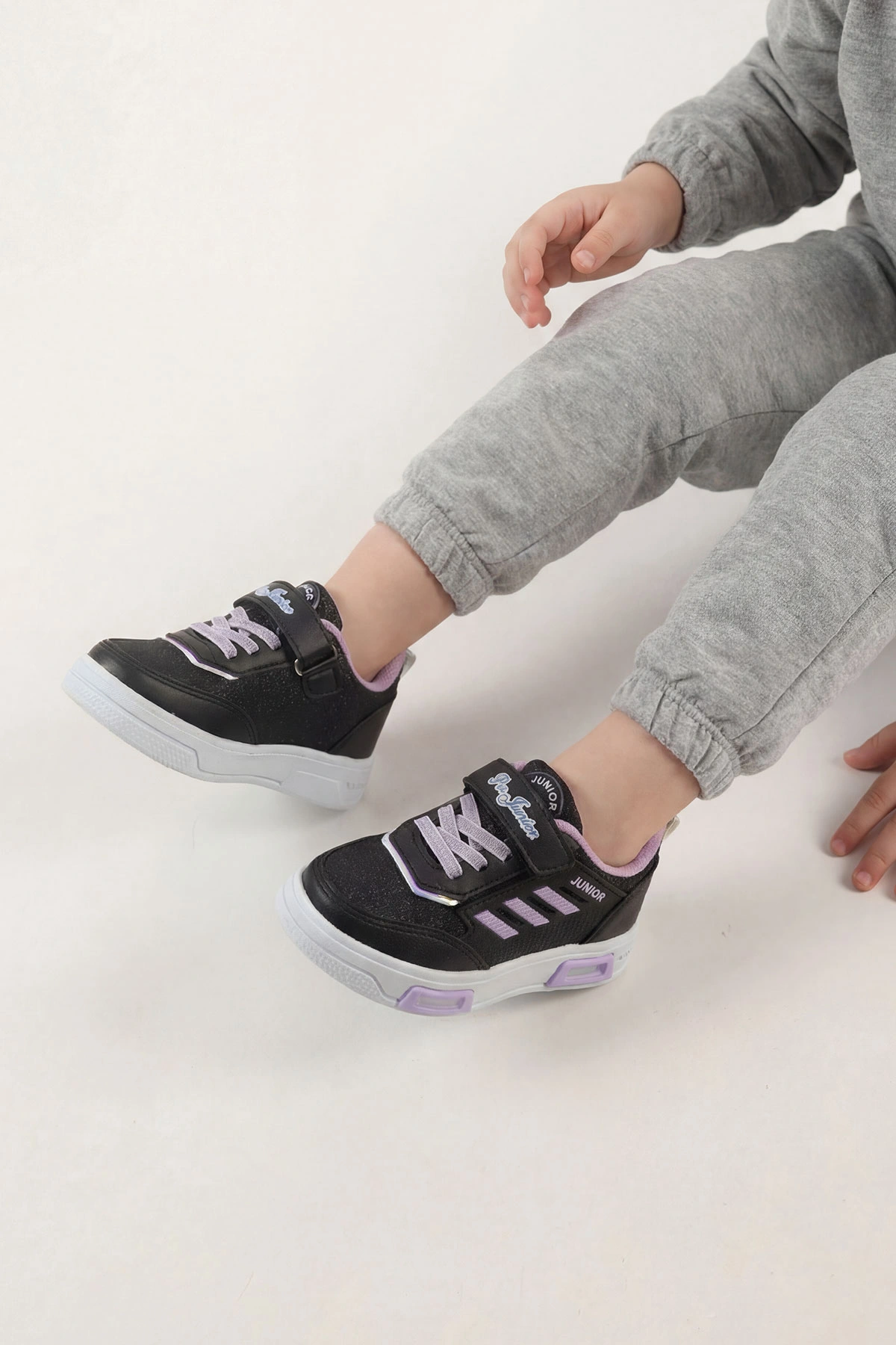 Siyah ( 26 - 30 ) Işıklı Bağcıklı Cırt Bantlı Kız Çocuk Spor Ayakkabı 439916