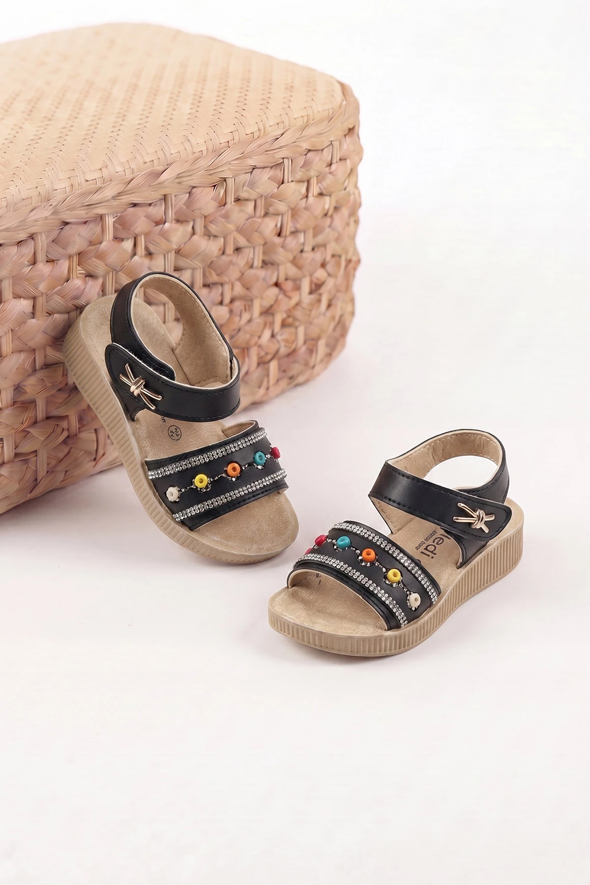Siyah ( 26 - 30 ) Taş Bantlı Boncuk Detaylı Cırtlı Kız Çocuk Sandalet 455846