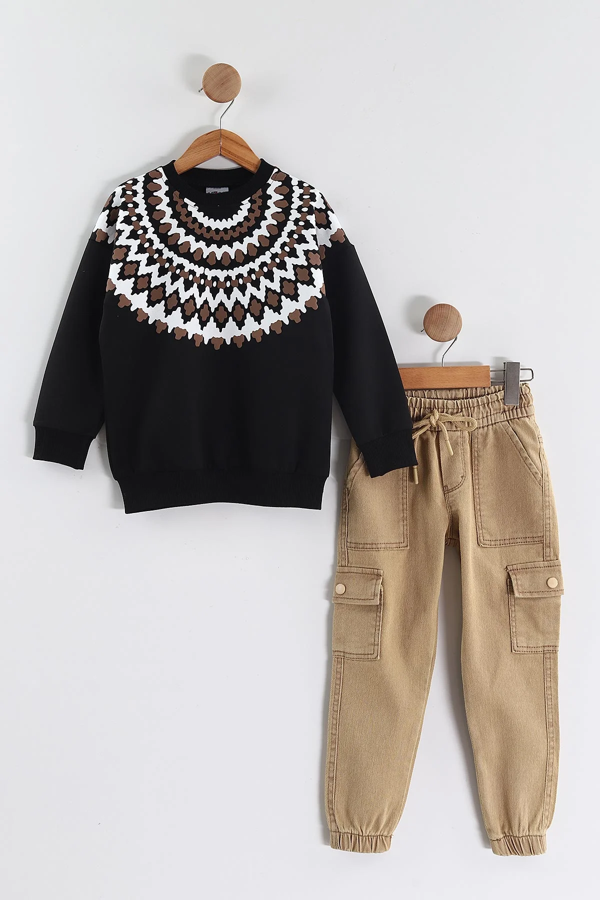 Siyah (3-10 Yaş)   Baskılı Sweatli Gabardin Pantolonlu Erkek Çocuk 2'li Takım 437394