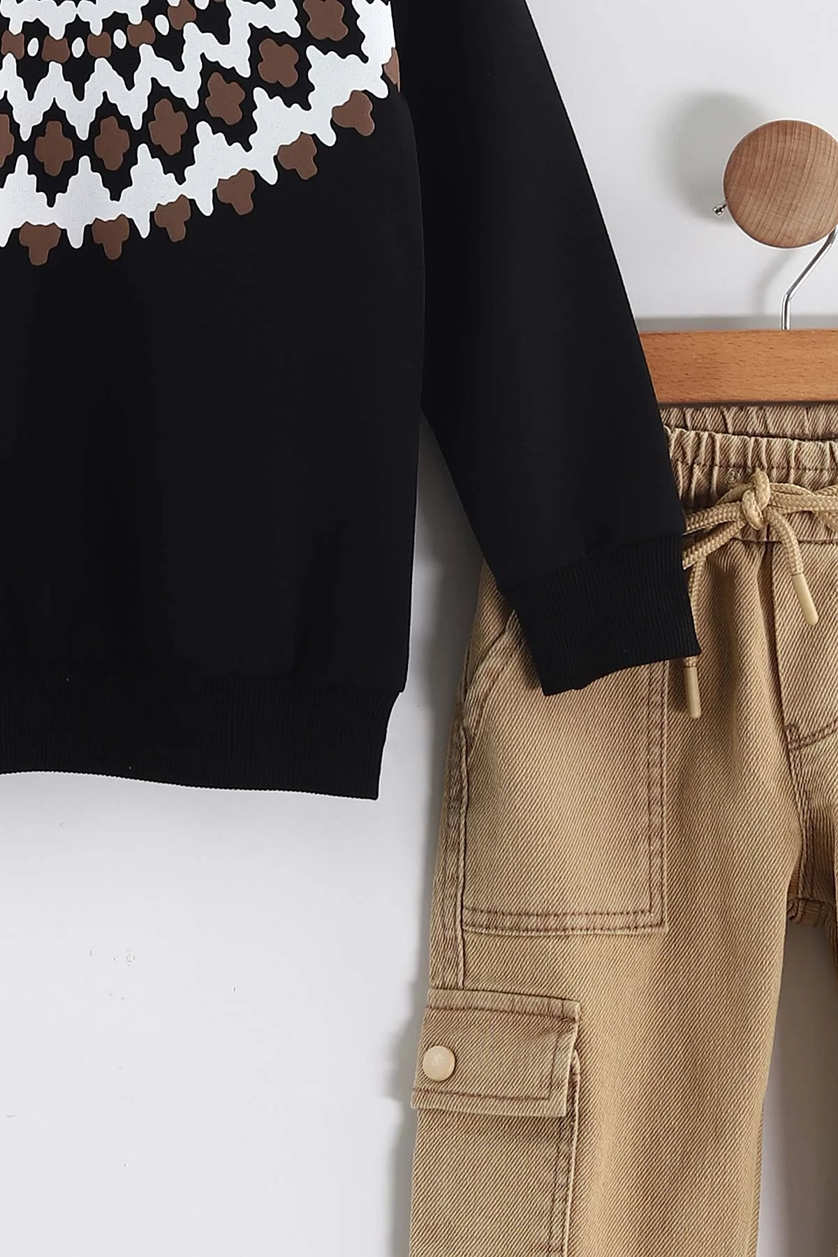 Siyah (3-10 Yaş)   Baskılı Sweatli Gabardin Pantolonlu Erkek Çocuk 2'li Takım 437394