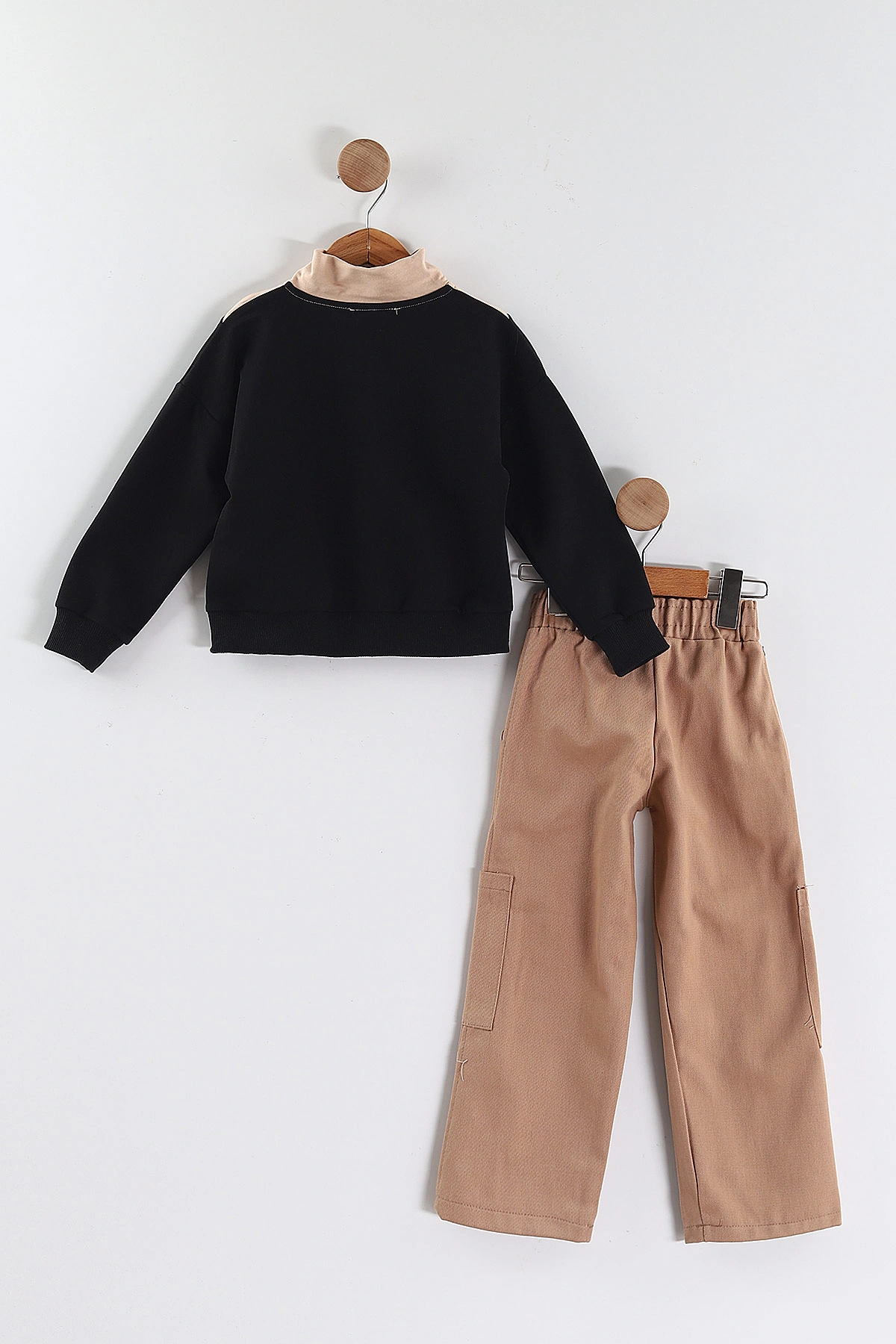 Siyah (3-10 Yaş)Baskılı Yakası Fermuarlı Sweatli Gabardin Pantolonlu Erkek Çocuk Takım 443379