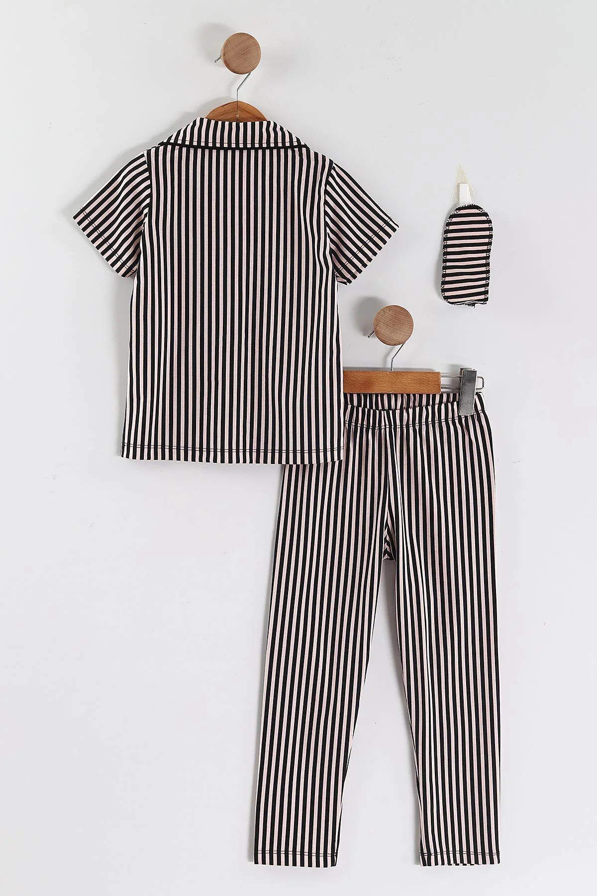 Siyah (4-12 Yaş) Çizgili  Kısa Kol Ön Düğmeli Göz Bandı Detaylı Kız Çocuk Pijama Takım 453257