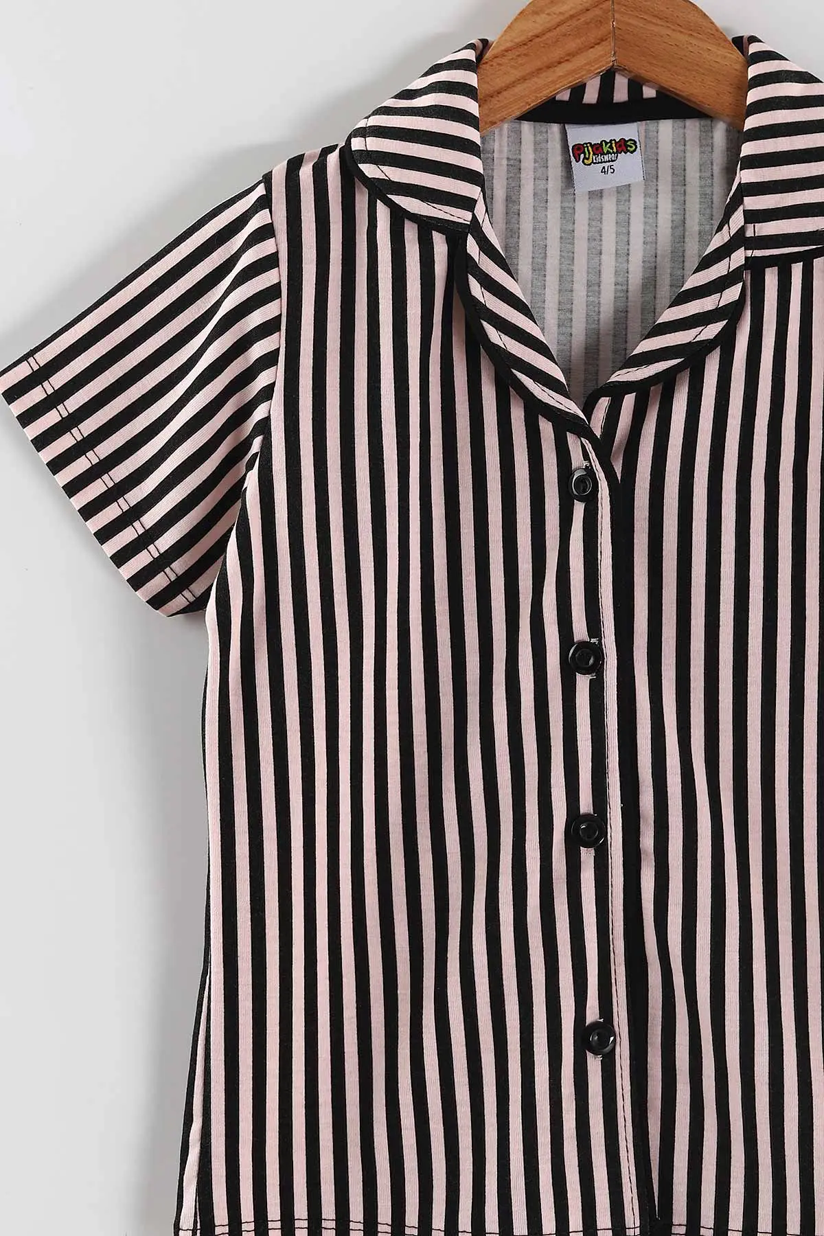 Siyah (4-12 Yaş) Çizgili  Kısa Kol Ön Düğmeli Göz Bandı Detaylı Kız Çocuk Pijama Takım 453257