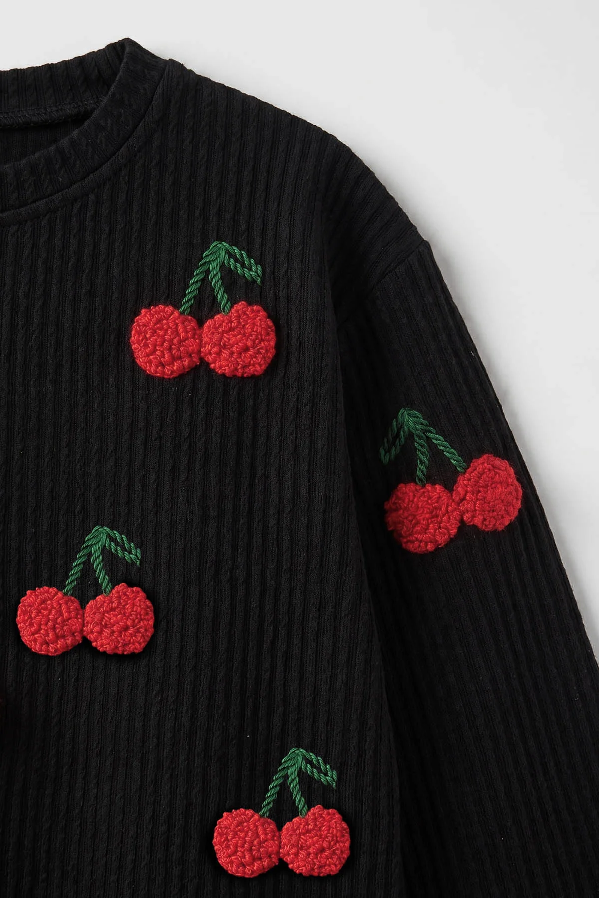 Siyah (4-12 Yaş) Süzene Kiraz Nakışlı Kız Çocuk Sweat 485483