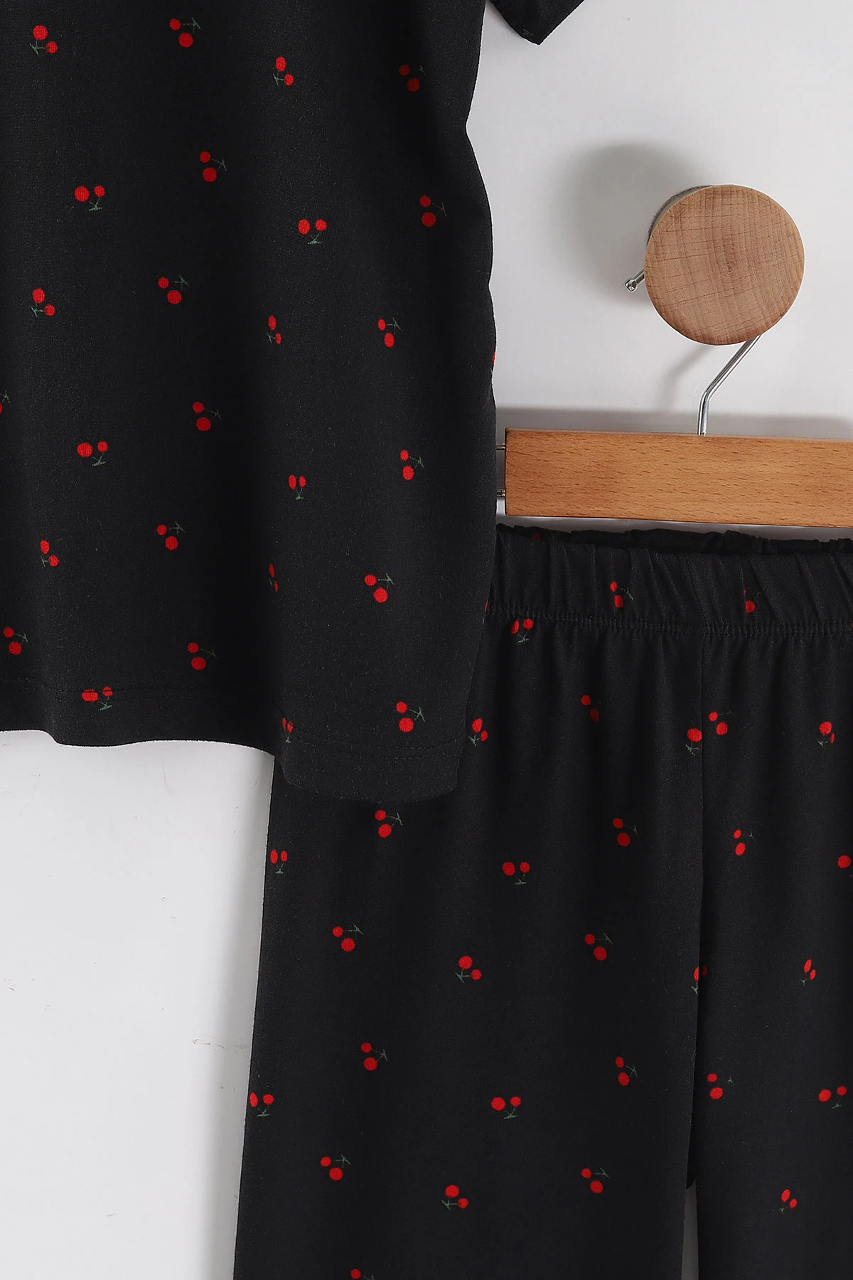 Siyah (4-16 Yaş)Kiraz Desenli Kız Çocuk Pijama Takım 466321