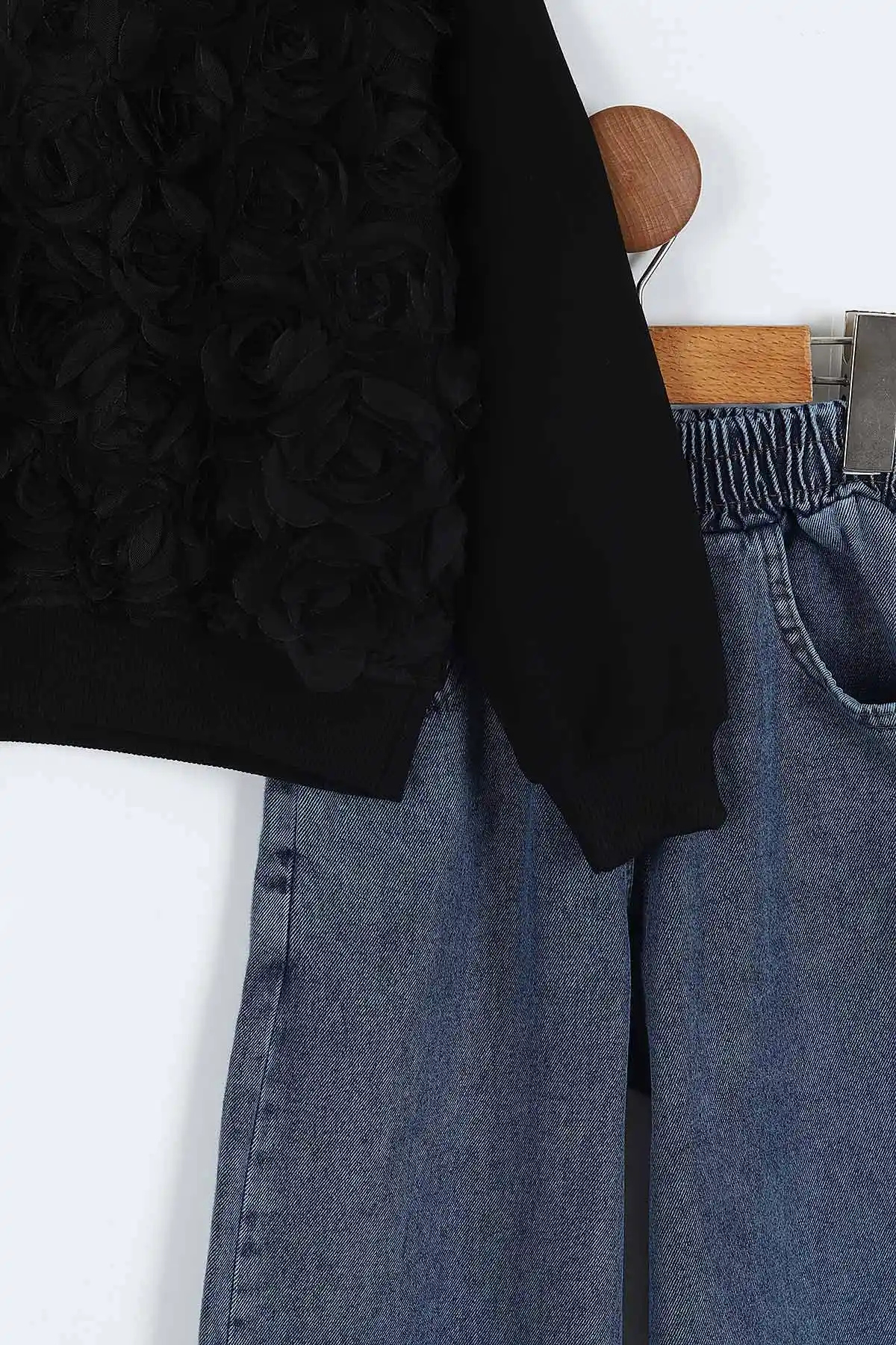 Siyah (5-10 Yaş)Gül Aksesuar   Sweatli Bol Paça Kot Pantolonlu Kız Çocuk 2'li Takım 416410