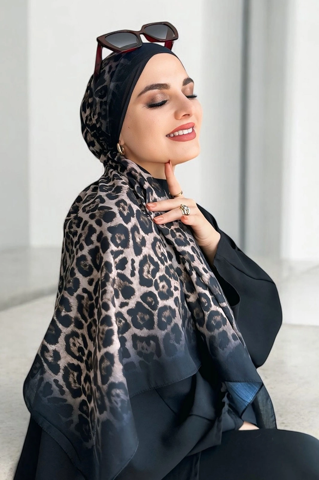 Siyah 90x90 Cm Dijital Baskı Leopar Desenli Pamuk Eşarp 367894