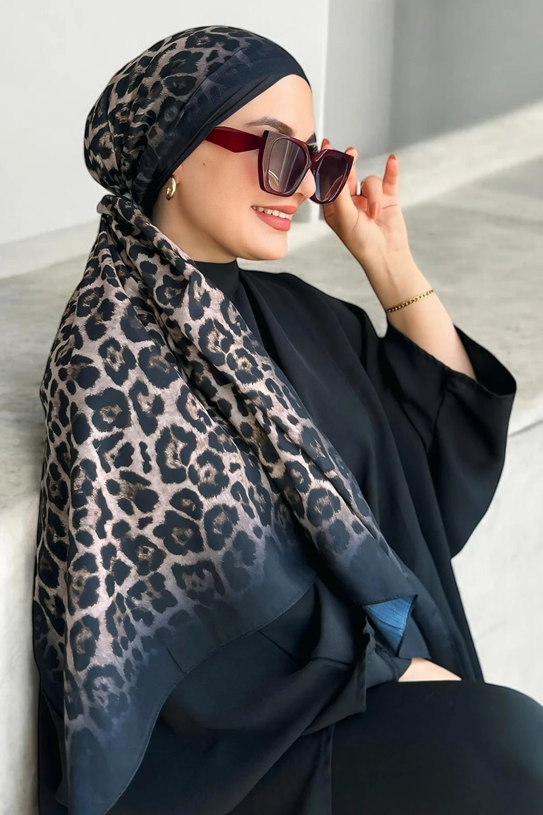 Siyah 90x90 Cm Dijital Baskı Leopar Desenli Pamuk Eşarp 367894
