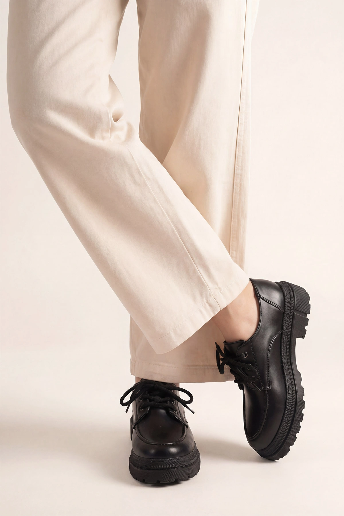 Siyah Bağcıklı Kadın Loafer Ayakkabı 433531