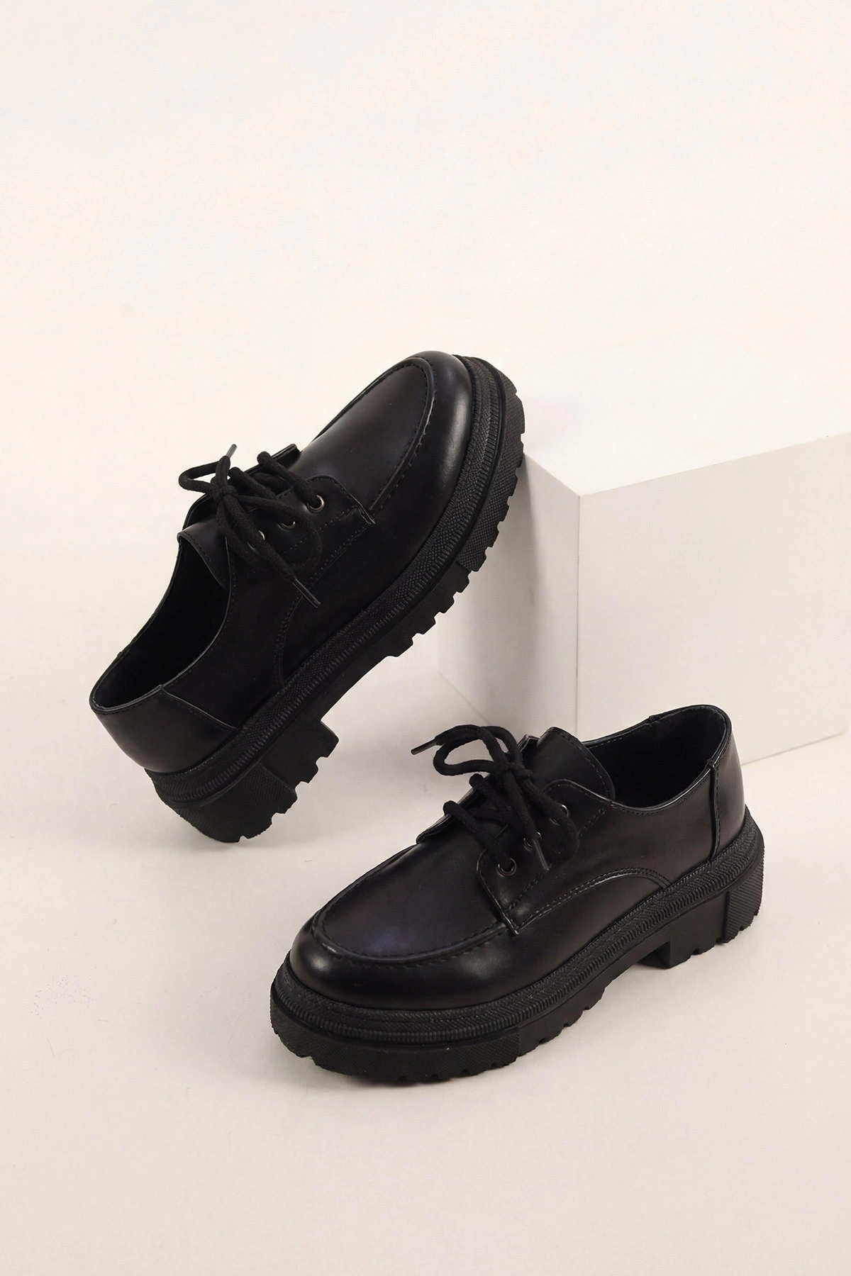 Siyah Bağcıklı Kadın Loafer Ayakkabı 433531