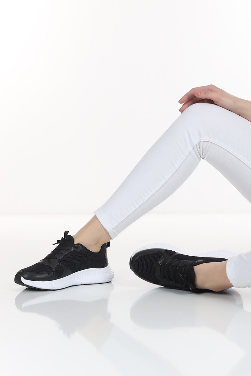 Siyah Bağcıklı Yüksek Taban Spor Ayakkabı 104545