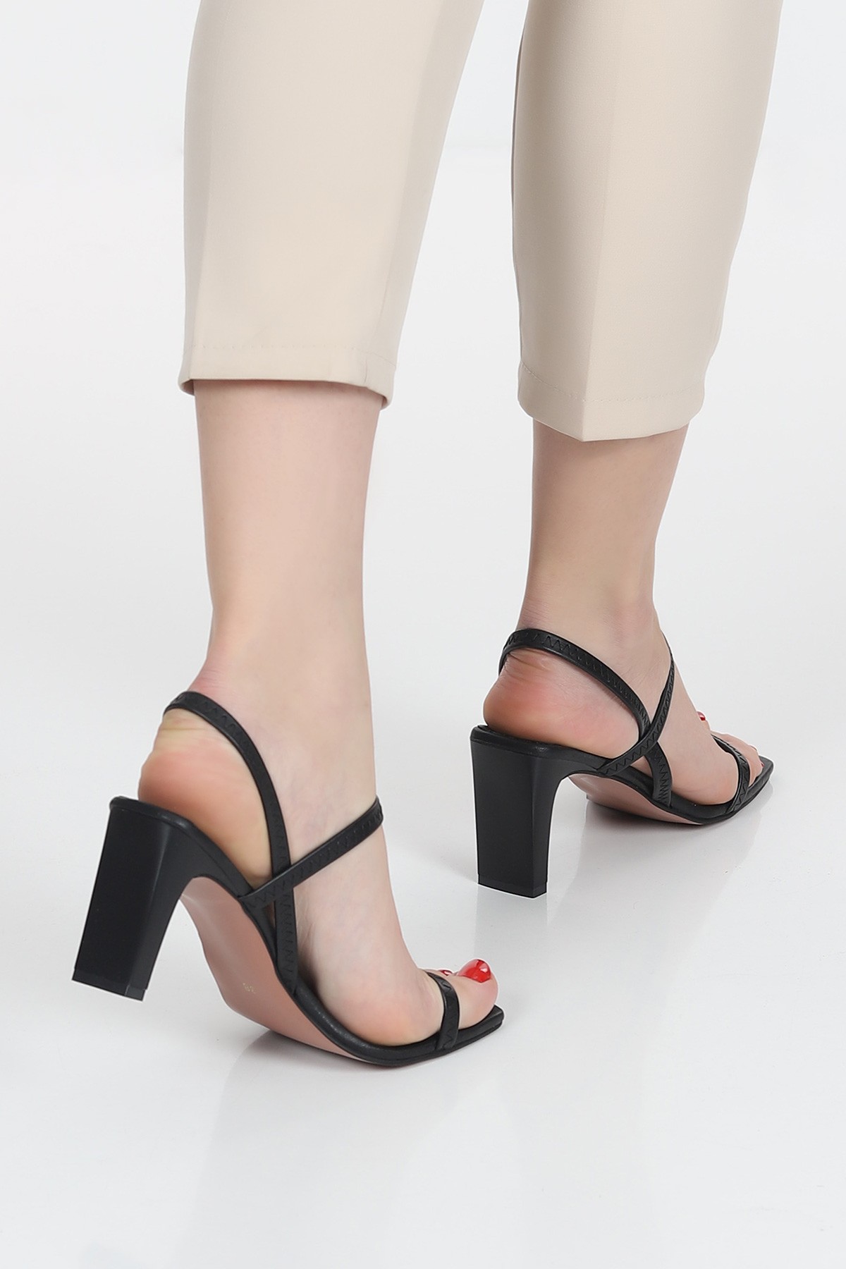 Siyah Bantlı Topuklu Sandalet 167623