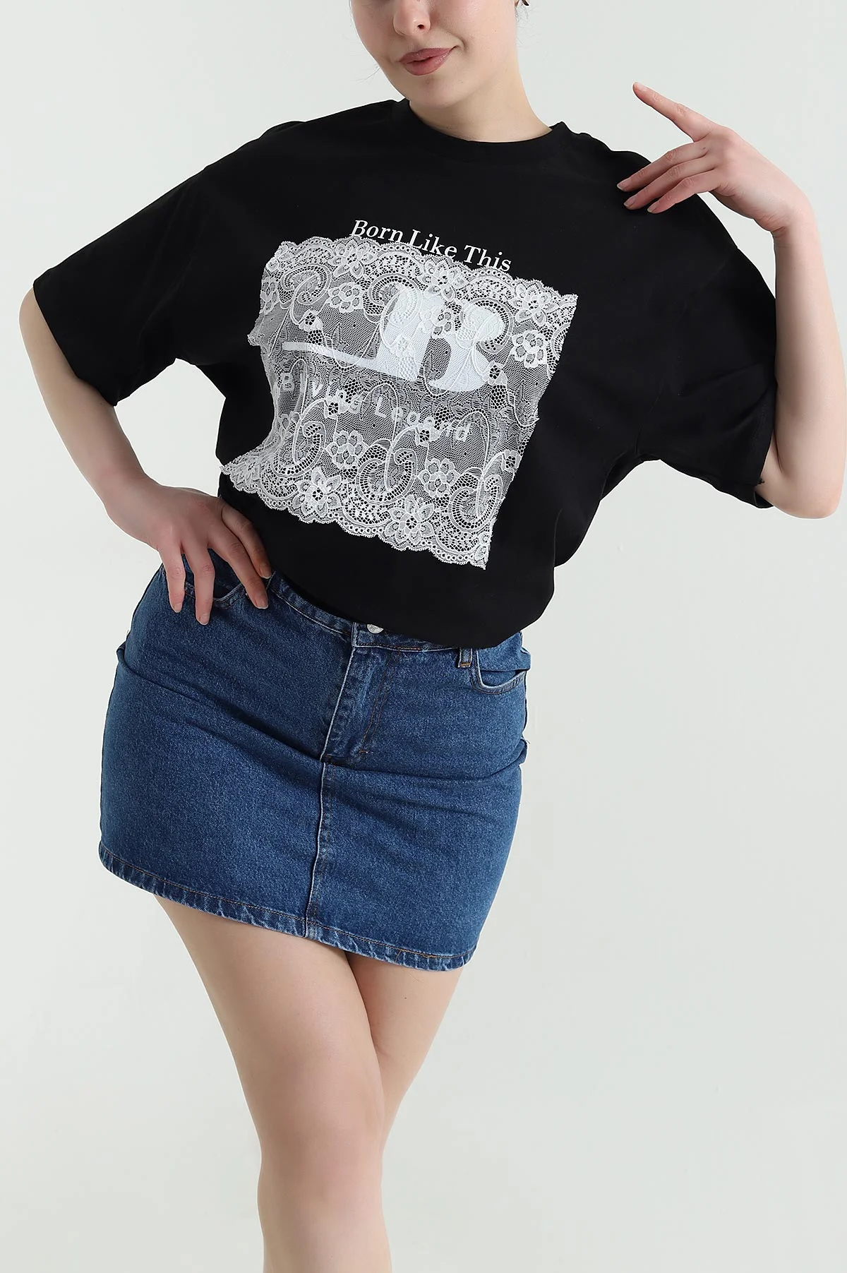 Siyah Baskılı Dantelli Oversize Süprem Kadın Tişört 451174