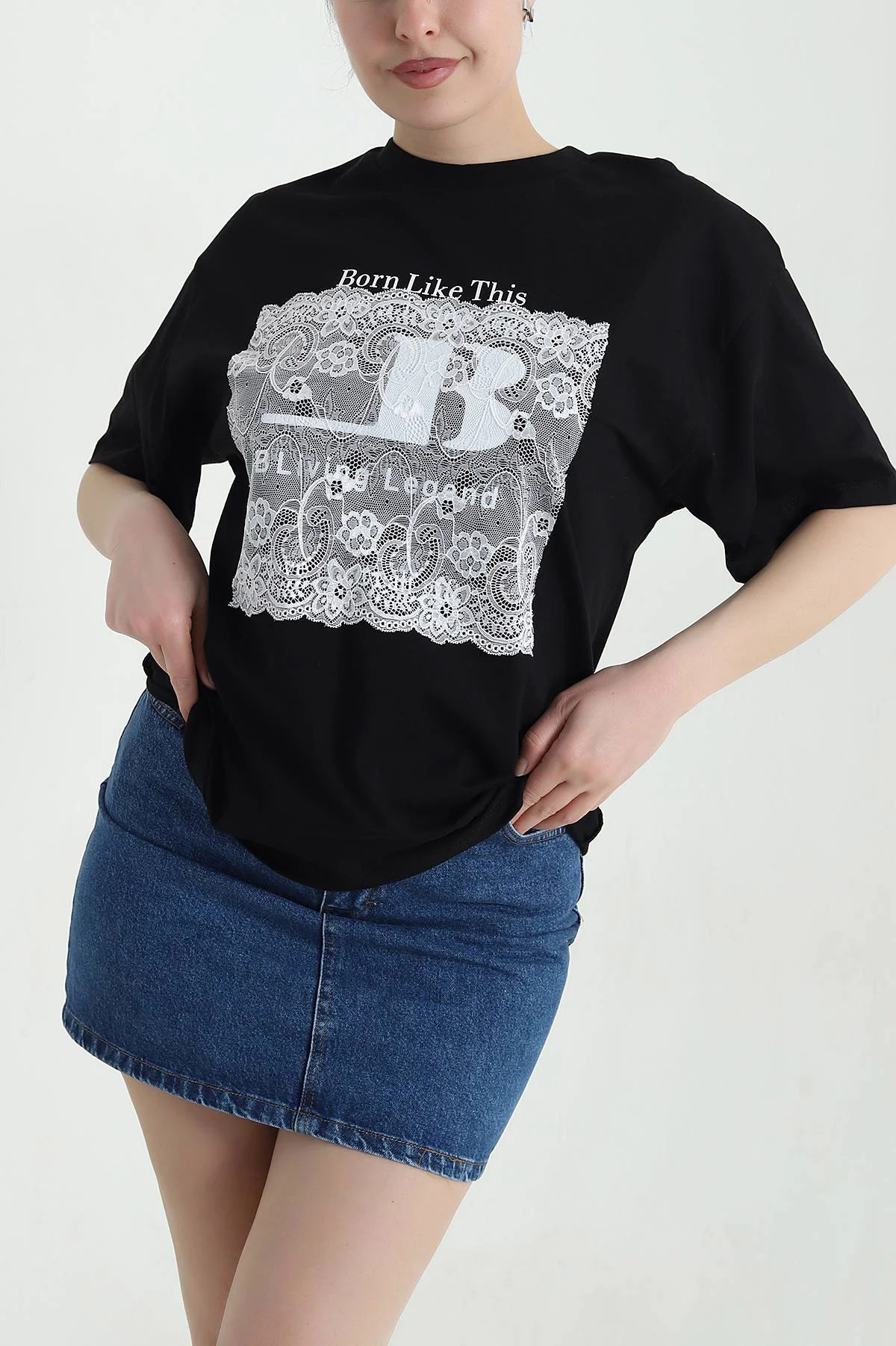 Siyah Baskılı Dantelli Oversize Süprem Kadın Tişört 451174