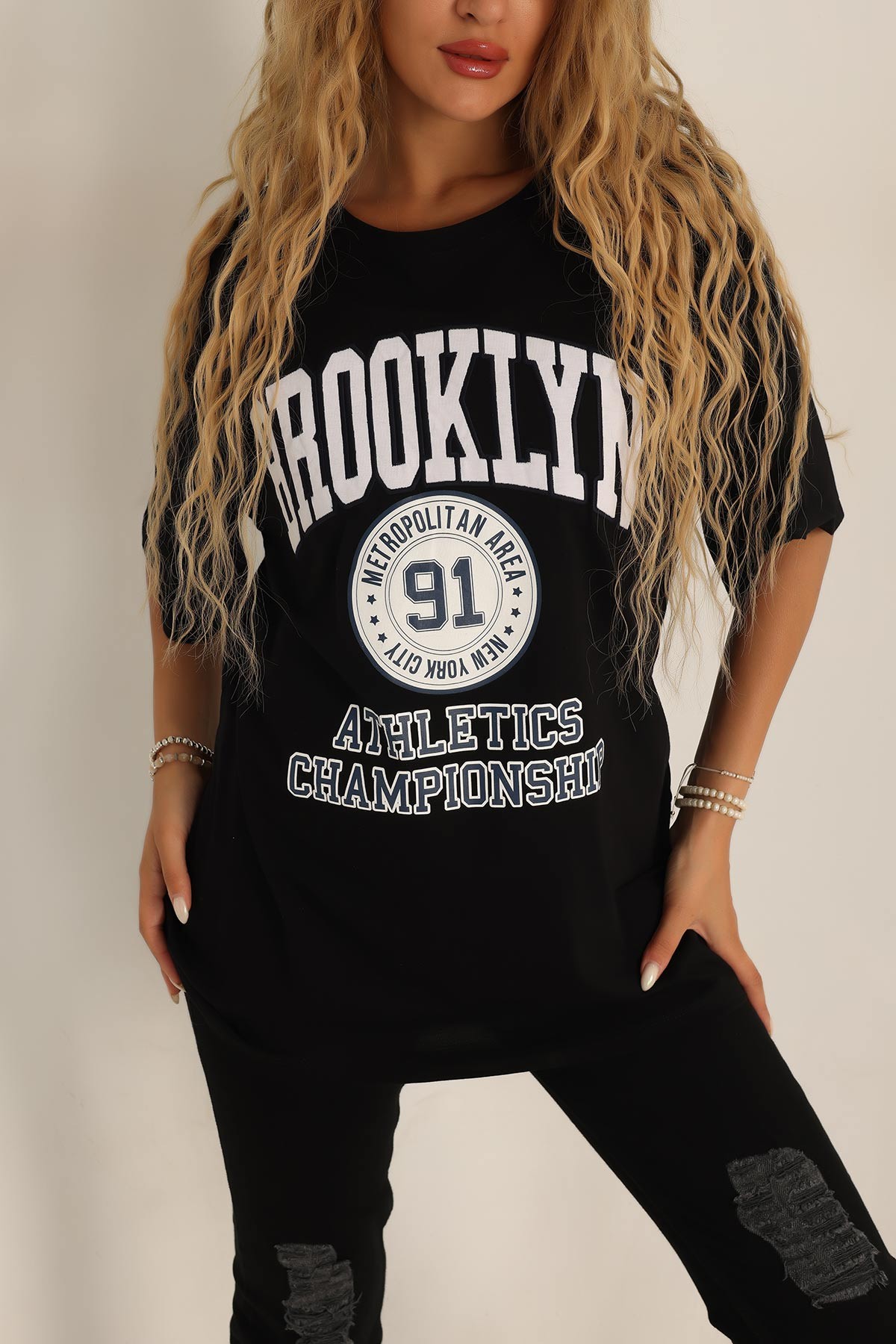 Siyah Baskılı Nakışlı Oversize Tişört 192585