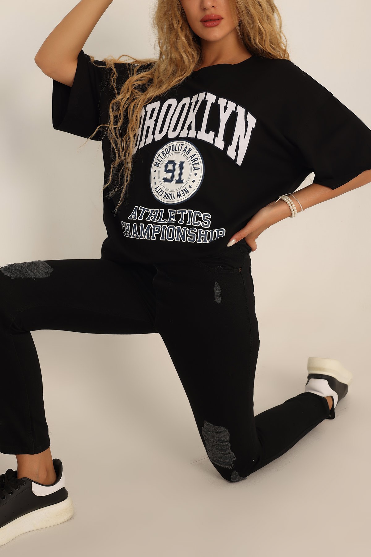 Siyah Baskılı Nakışlı Oversize Tişört 192585