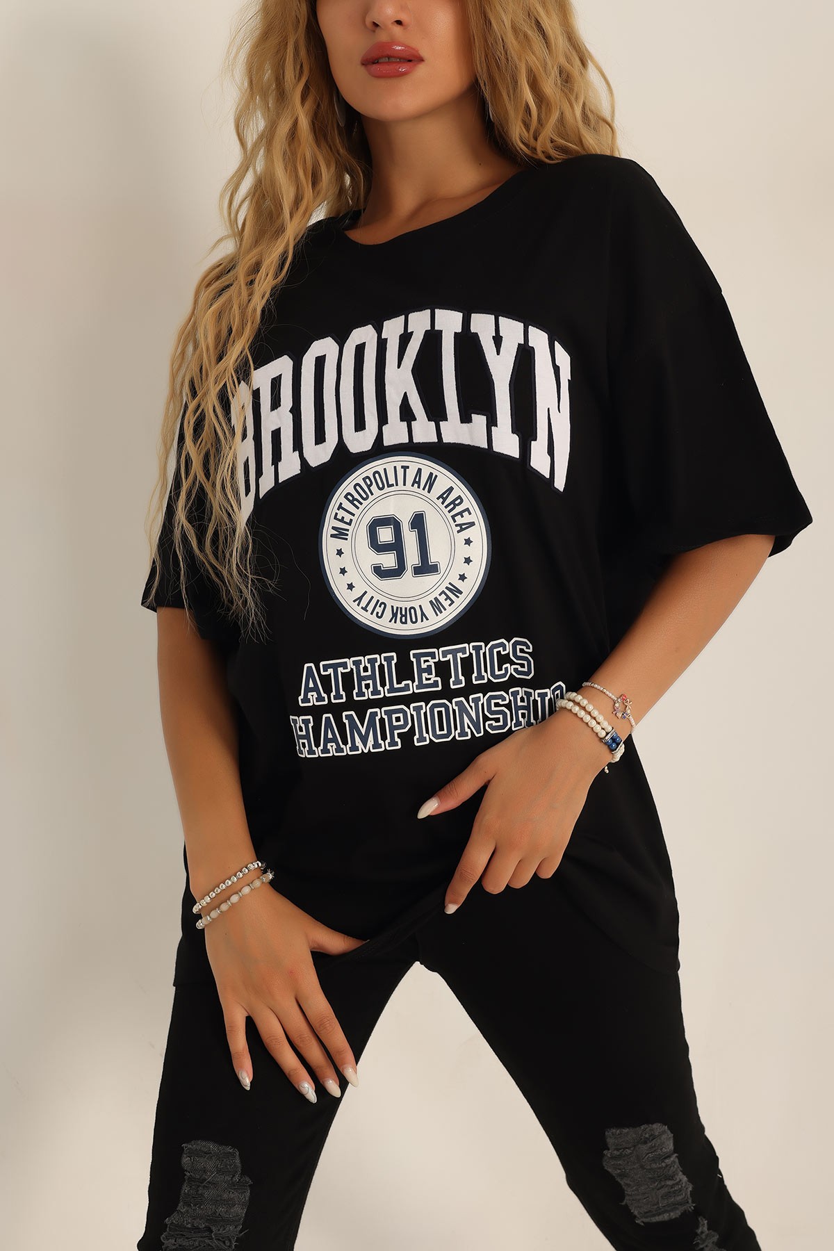 Siyah Baskılı Nakışlı Oversize Tişört 192585