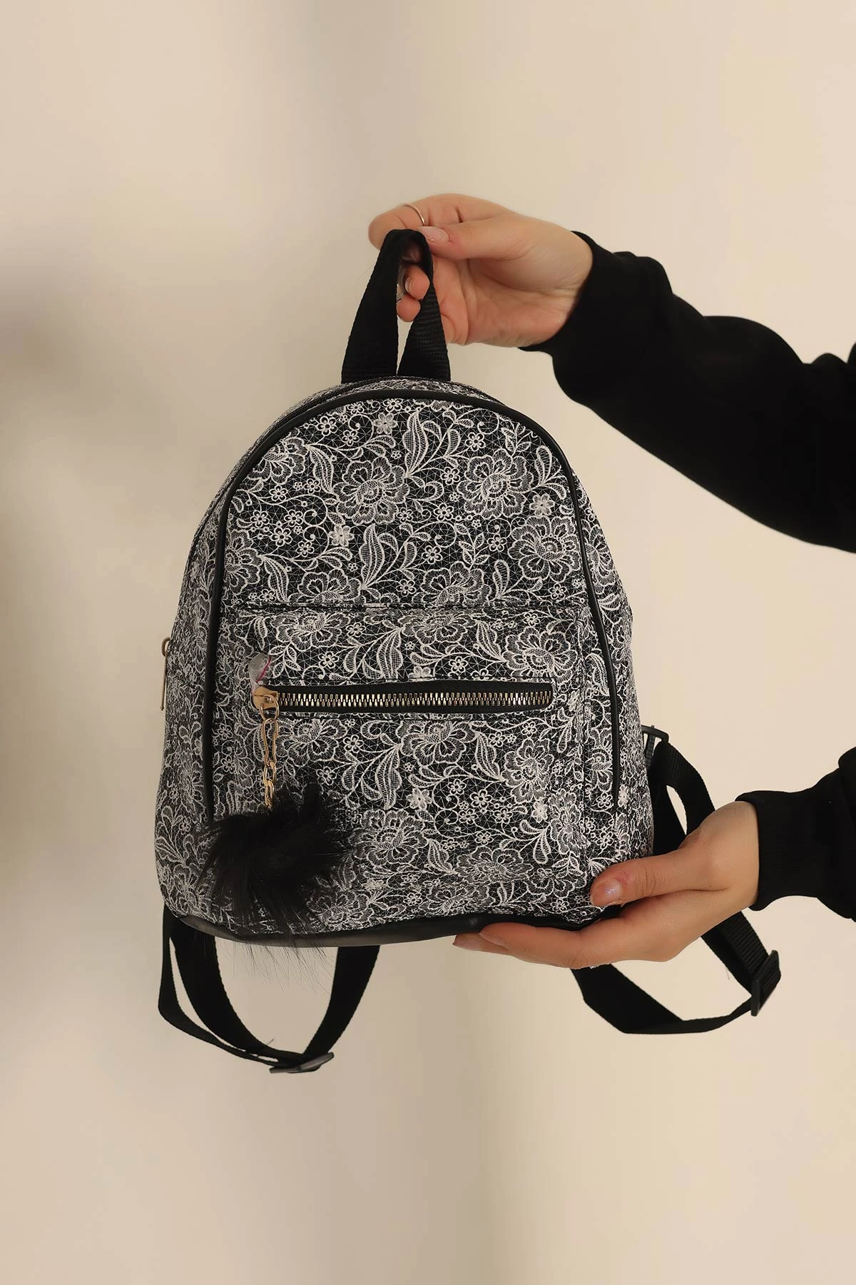 Siyah Beyaz Desenli Mini Boy Sırt Çantası 235878