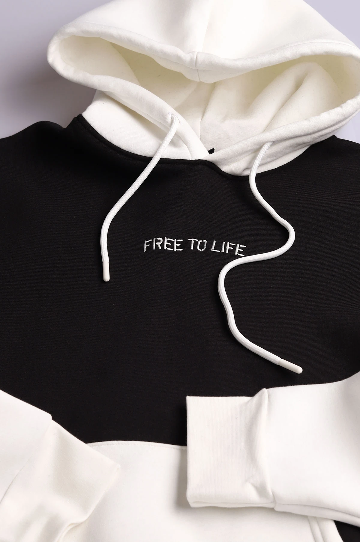 Siyah Beyaz Üç İp Şardonlu Kapüşonlu Yazı Detaylı Erkek Sweatshirt 396151