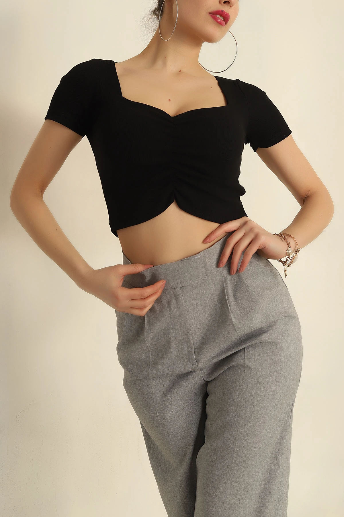 Siyah Büzgülü Fitilli Bluz 251423