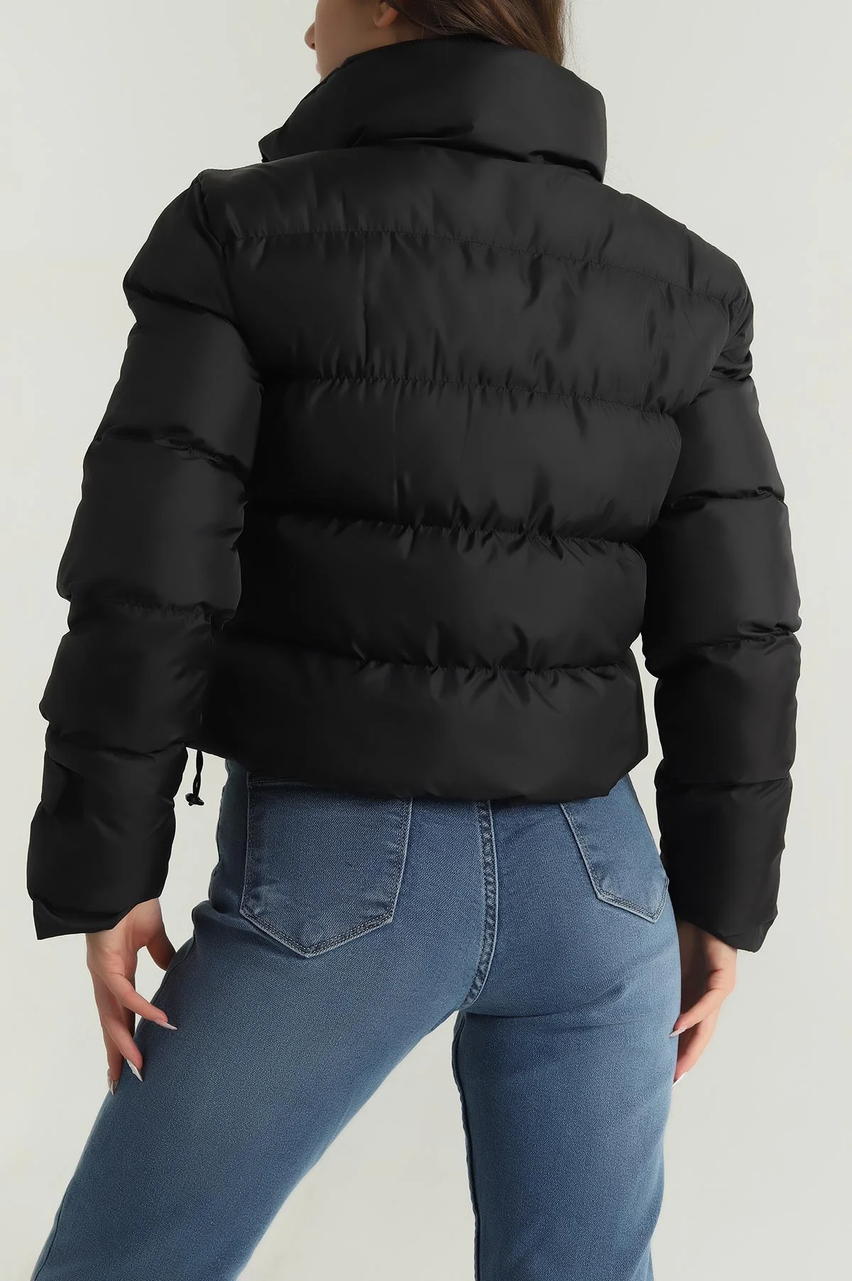 Siyah Cırtlı Kol Kadın Şişme Mont 401461