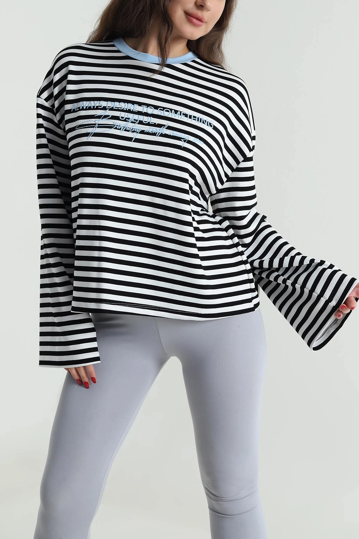Siyah Çizgili Baskılı Kadın Sweatshirt 494409