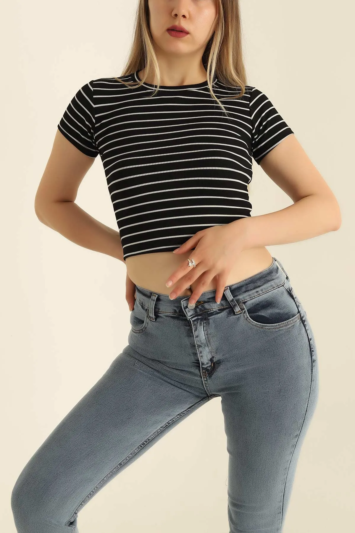 Siyah Çizgili Bisiklet Yaka Bluz 276579