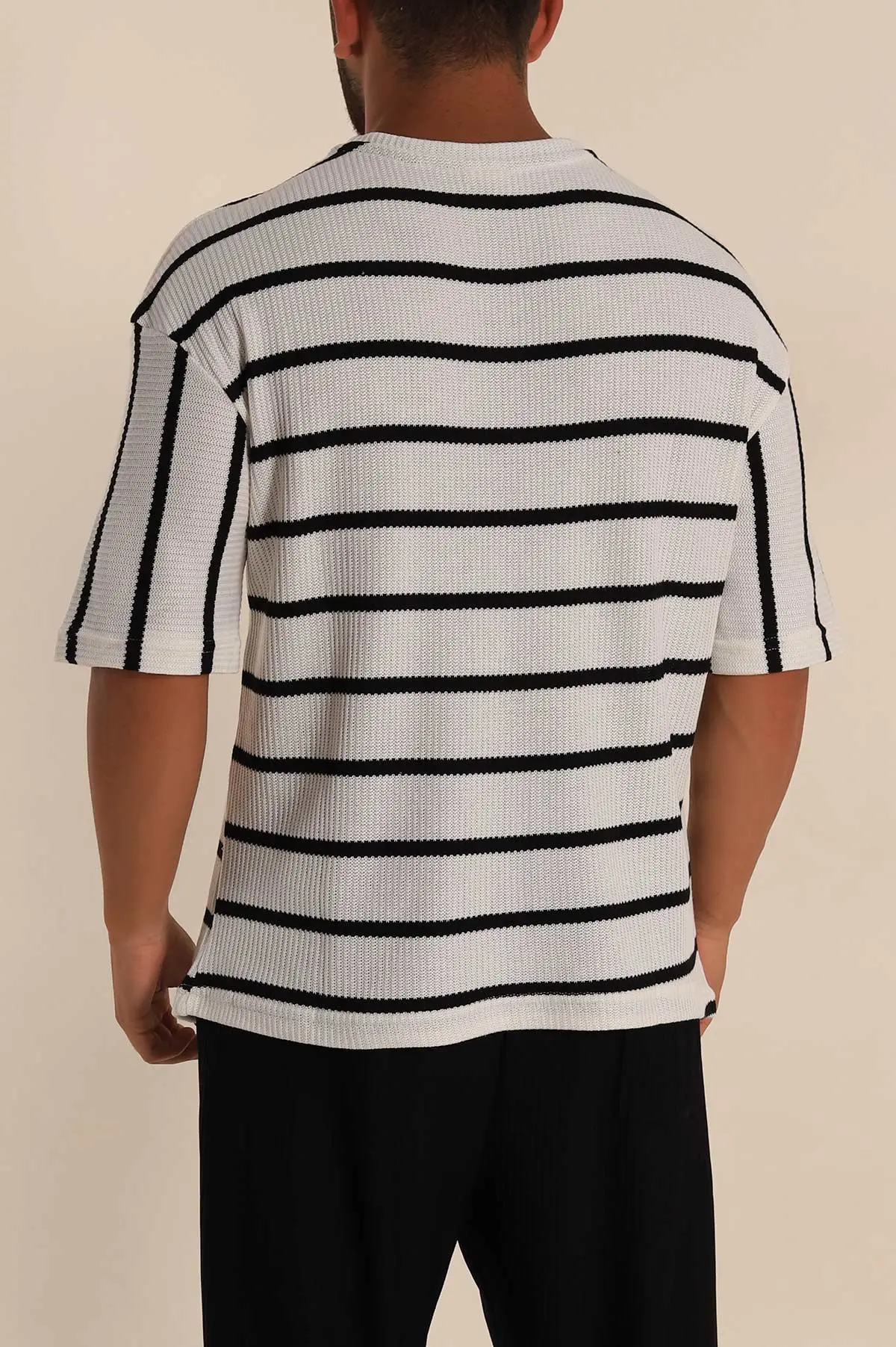 Siyah Çizgili Oversize Jakarlı Delikli Erkek Triko Tişört 267398