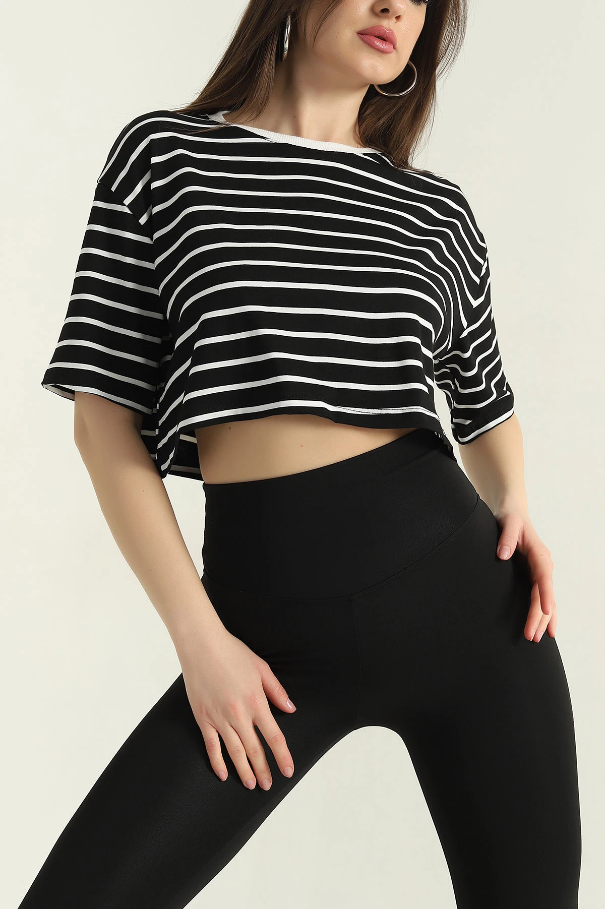 Siyah Çizgili Süprem Kadın Crop Bluz 357444
