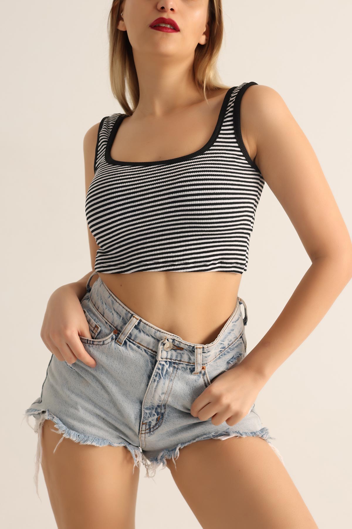 Siyah Çizgili Tasarım Crop Üst 178137