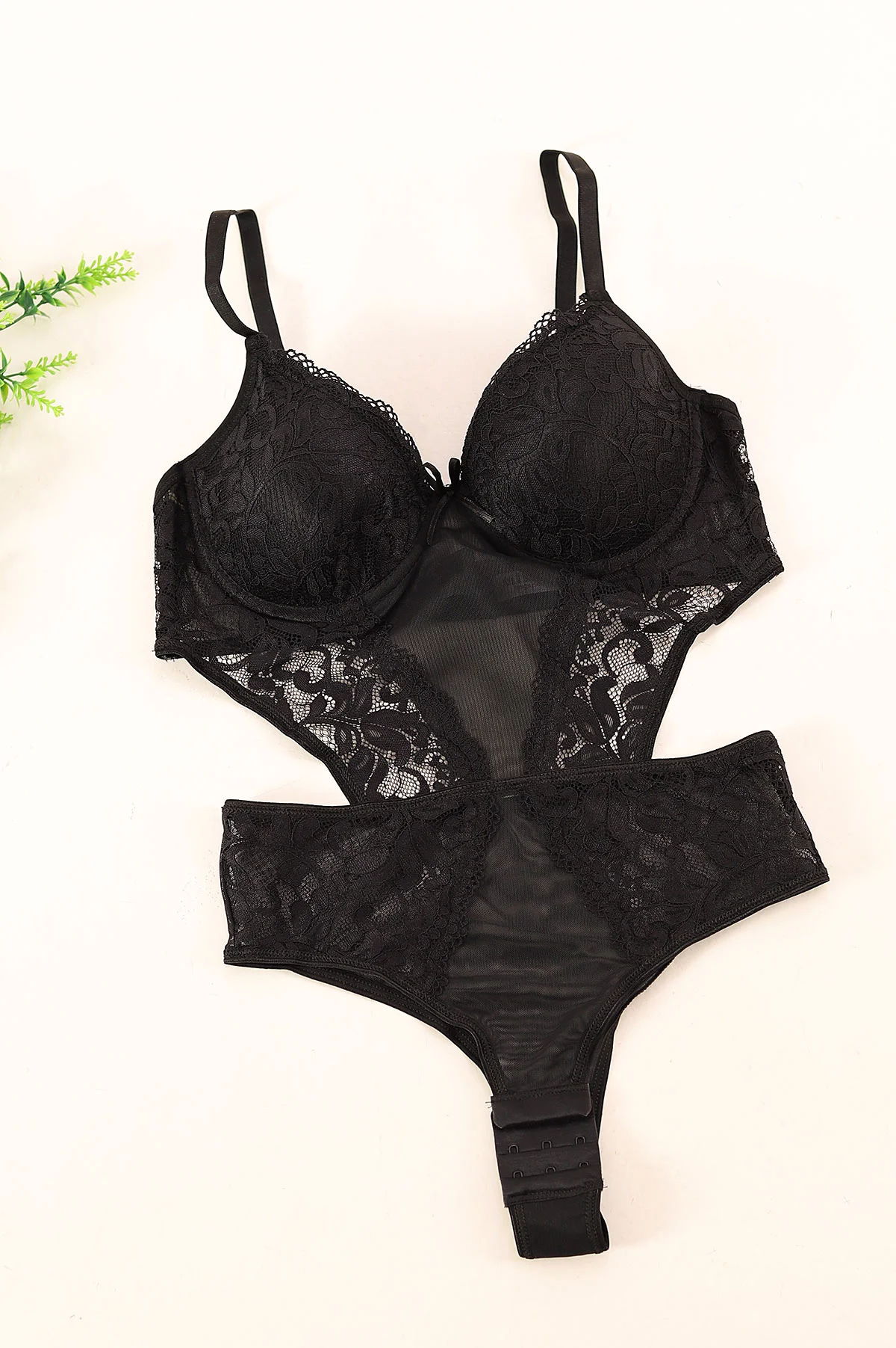 Siyah Dantel İşlemeli Desteksiz Bodysuit 380091