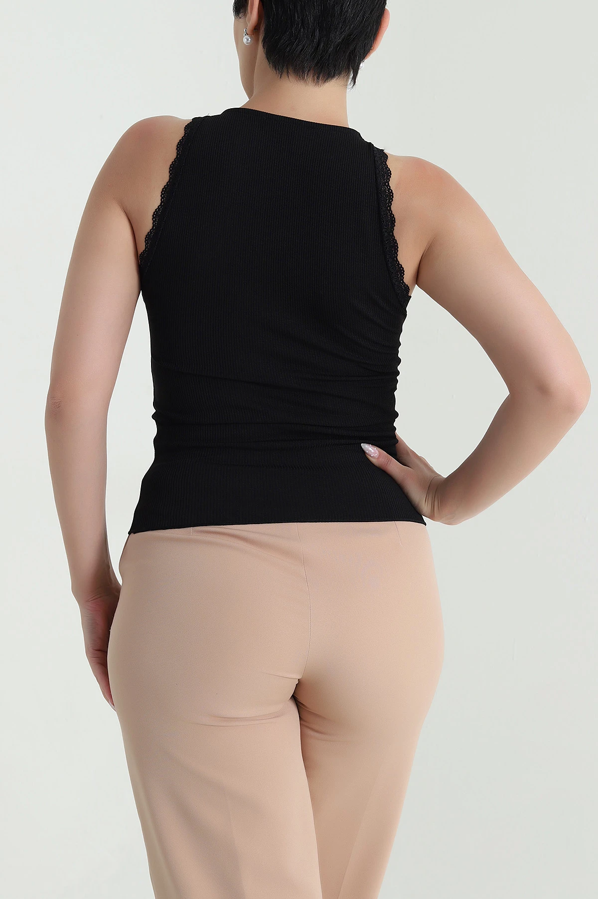 Siyah Dantelli Burgu Kadın Atlet Bluz 463014