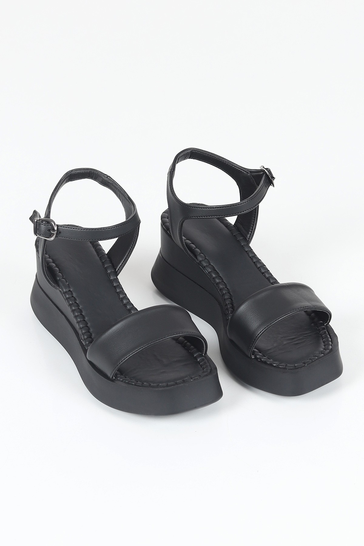 Siyah Dolgu Topuk Kadın Sandalet 115005