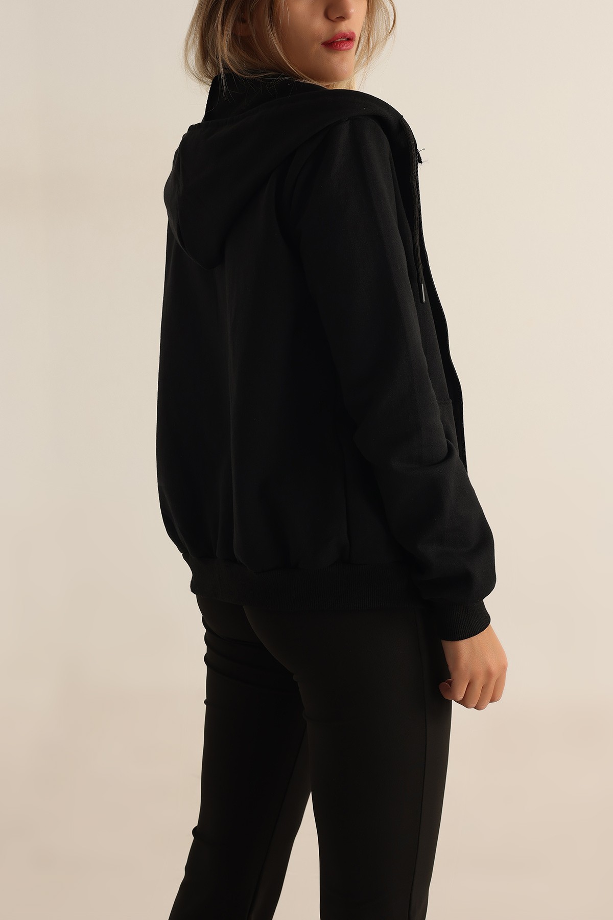 Siyah Fermuarlı İçi Şardonlu Bayan Sweat 198711