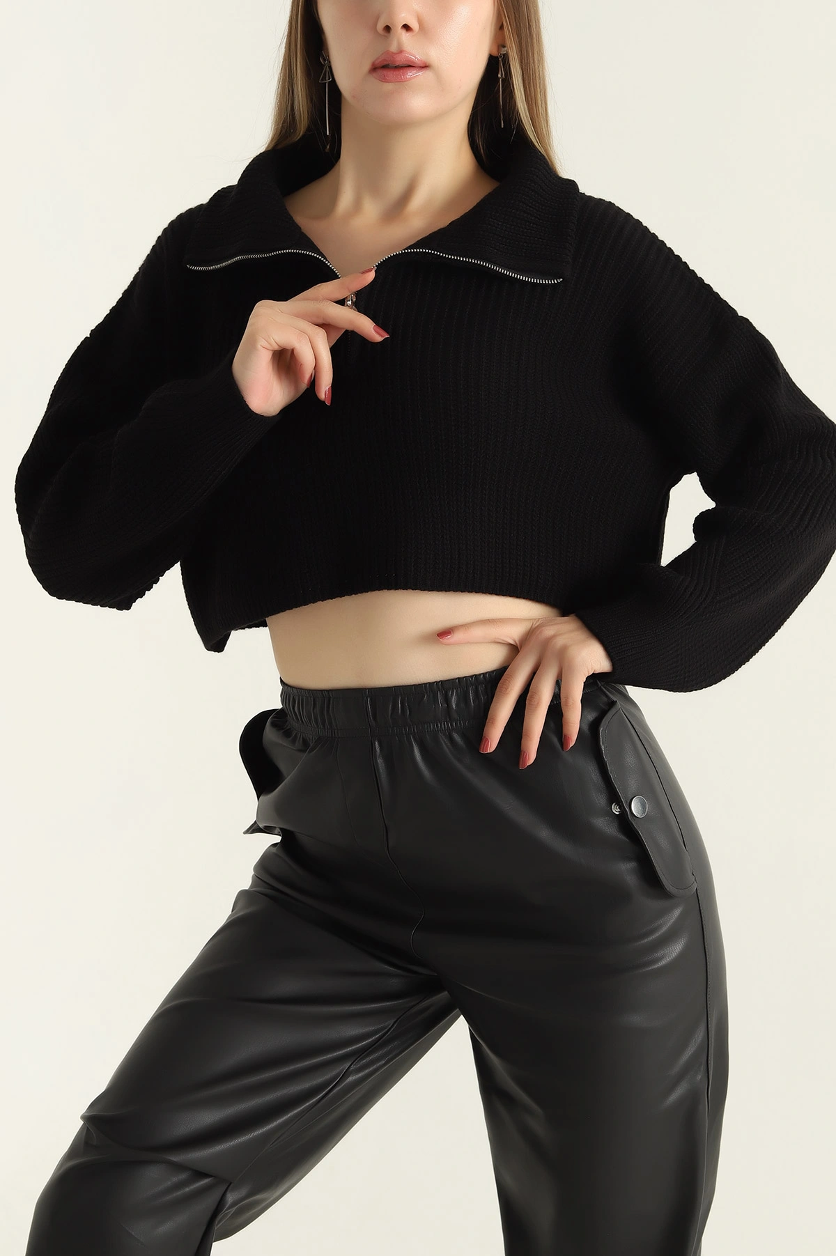 Siyah Fermuarlı Triko Bayan Crop Kazak 300308