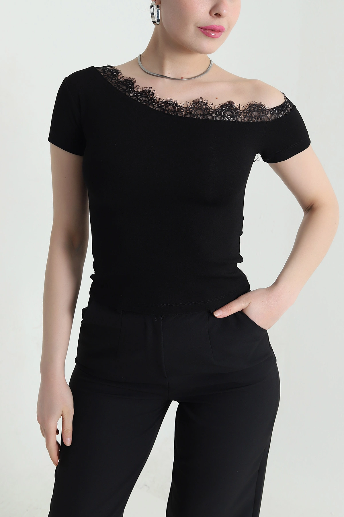 Siyah Kayık Yaka Dantel Oysho Kadın Bluz 452727
