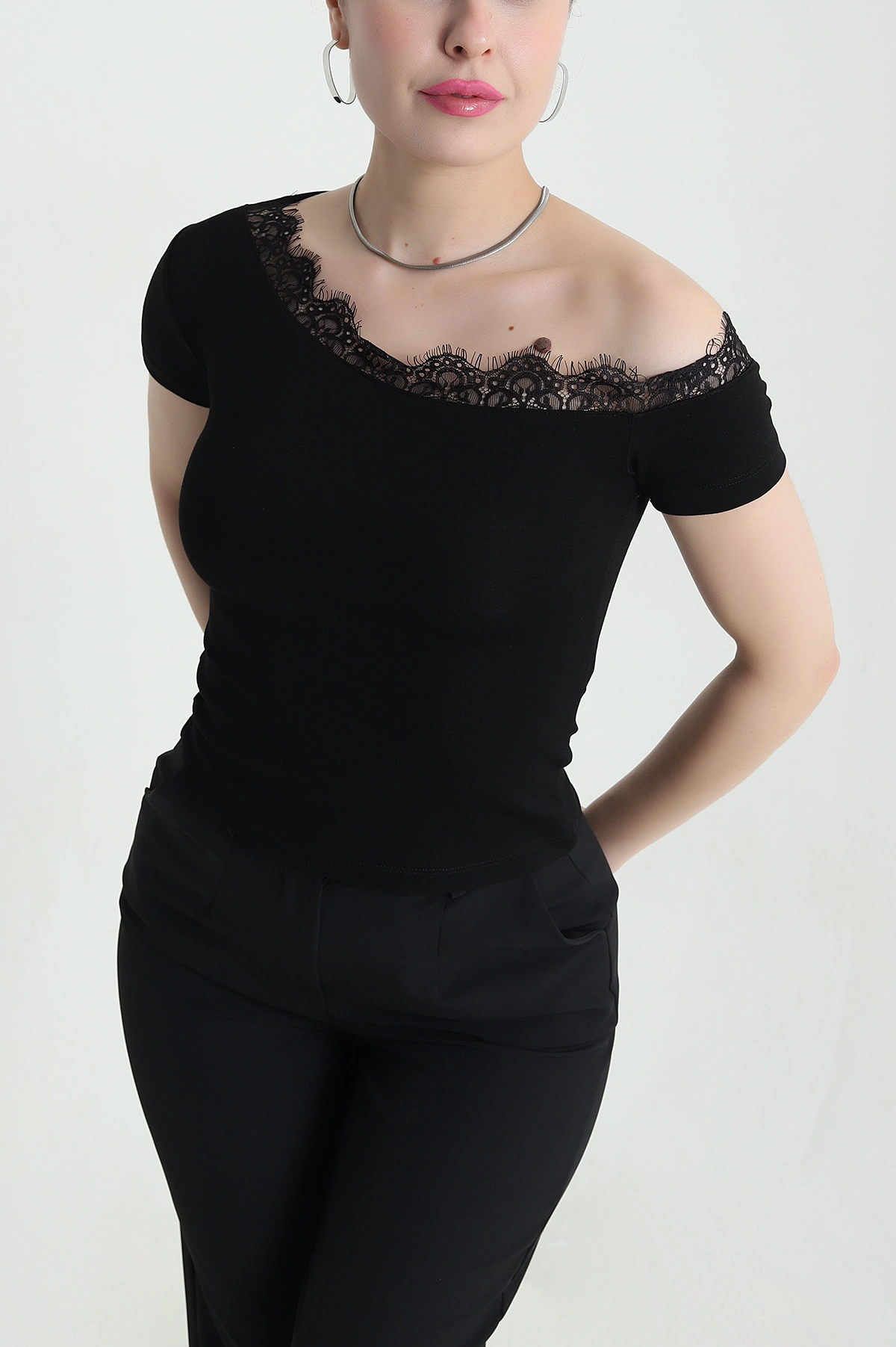 Siyah Kayık Yaka Dantel Oysho Kadın Bluz 452727