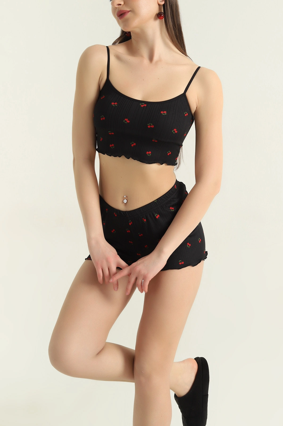 Siyah Kiraz Desenli Kadın Şortlu Pijama Takımı 466359