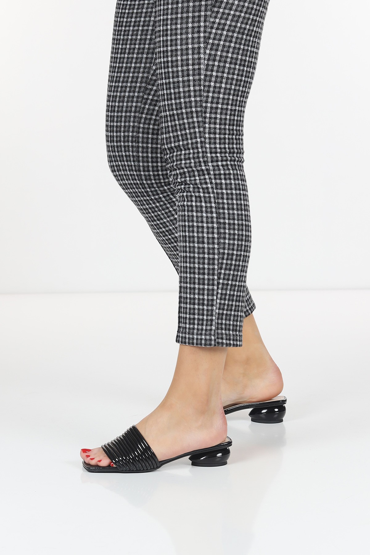 Siyah Kırışık Rugan Kadın Terlik 112770