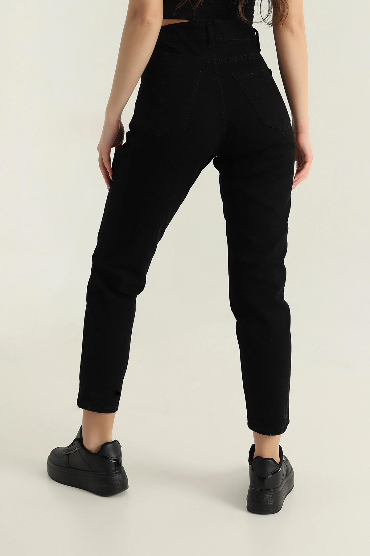 Siyah Lazer Kesim Mom Kadın Kot Pantolon 416180